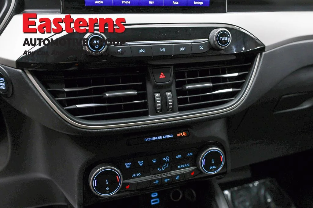 Used 2022 Blue Ford SE image 20