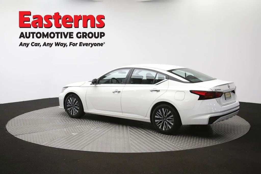 Used 2025 White Nissan 2.5 SV image 60
