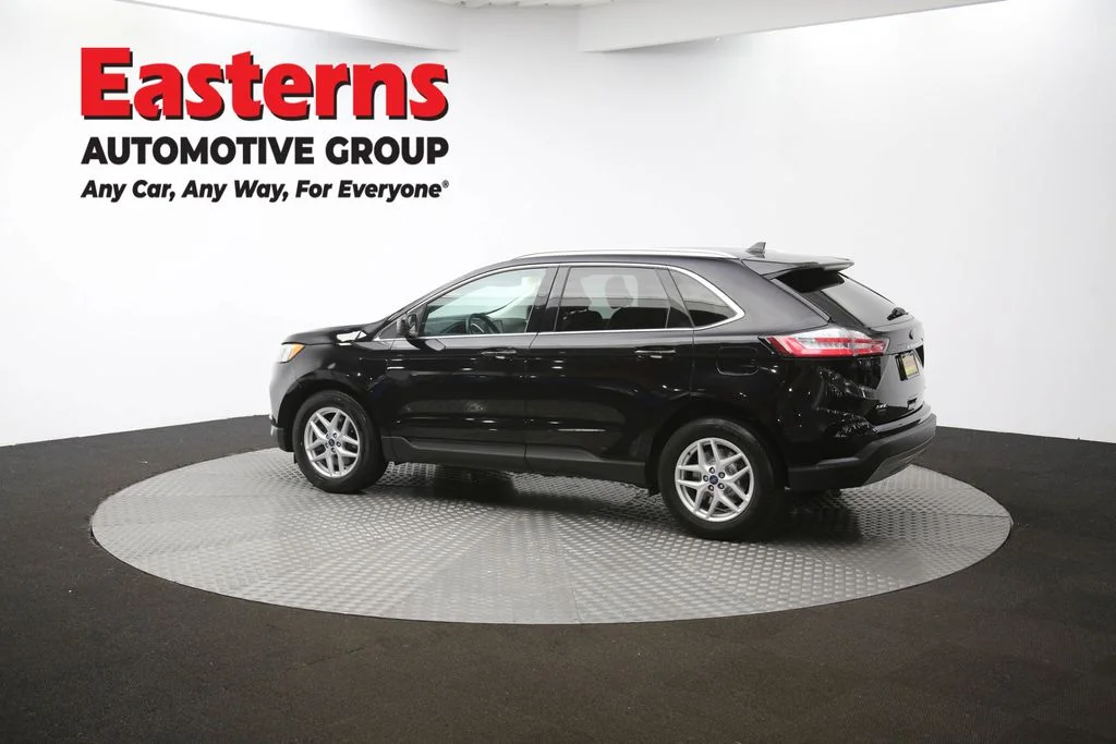 Used 2022 Black Ford SEL image 61