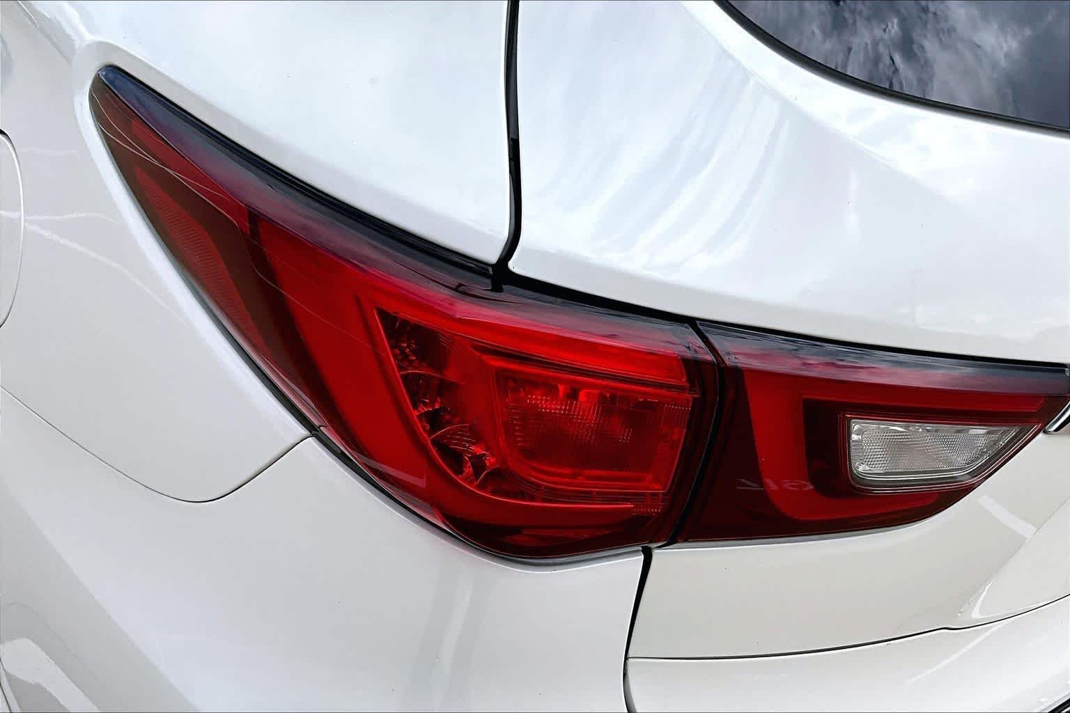 Used 2020 Majestic White INFINITI SIGNATURE EDITION image 29