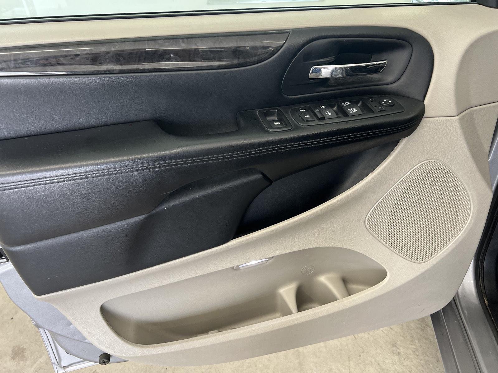 2016 Dodge Grand Caravan SXT - Photo 12