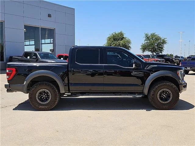 Used 2022 Agate Black Metallic Ford Raptor 4x4 SuperCrew Cab 5.5 ft. box 145 in. WB image 4