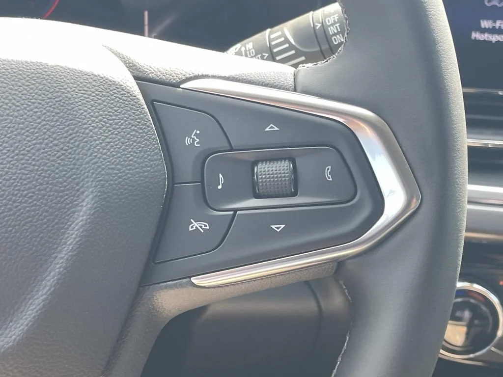 New 2026 Mosaic Black Metallic Chevrolet ACTIV image 23