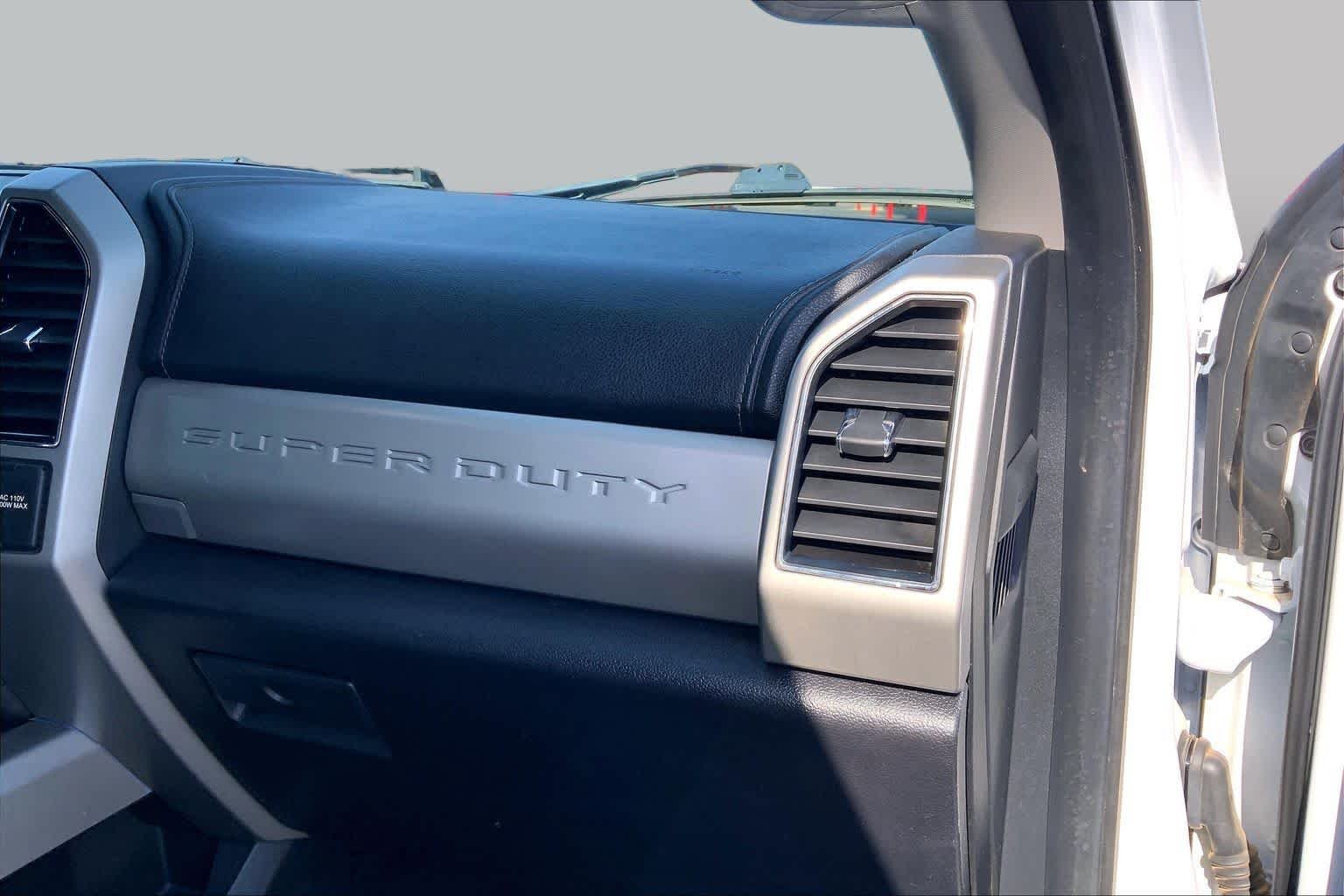 Used 2019 Oxford White Ford LARIAT image 19