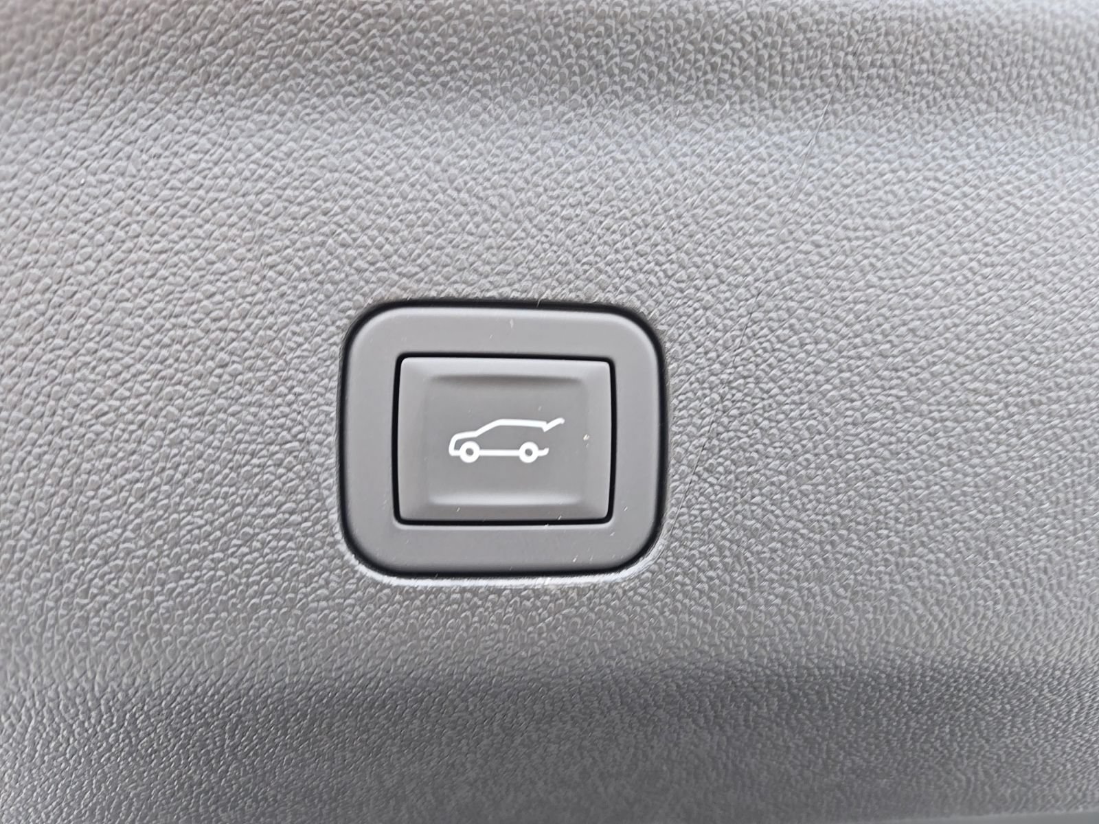 2026 GMC Yukon XL Denali - Photo 15