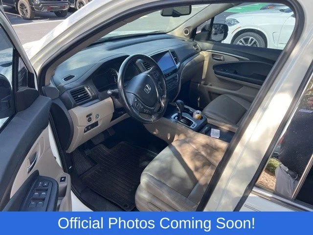 Used 2019 White Honda RTL-T image 4