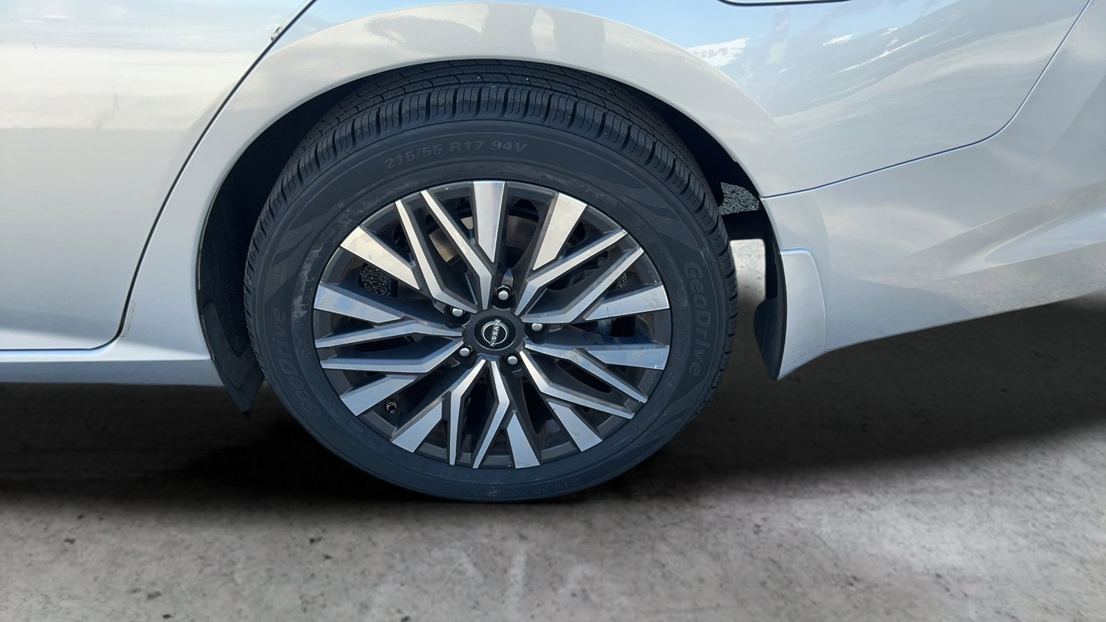 Used 2023 Silver Nissan 2.5 SV image 61