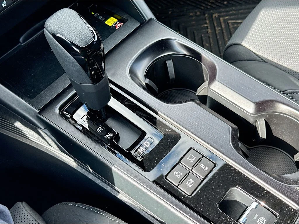 New 2026 ICE SILVER METALLIC Subaru Touring image 18