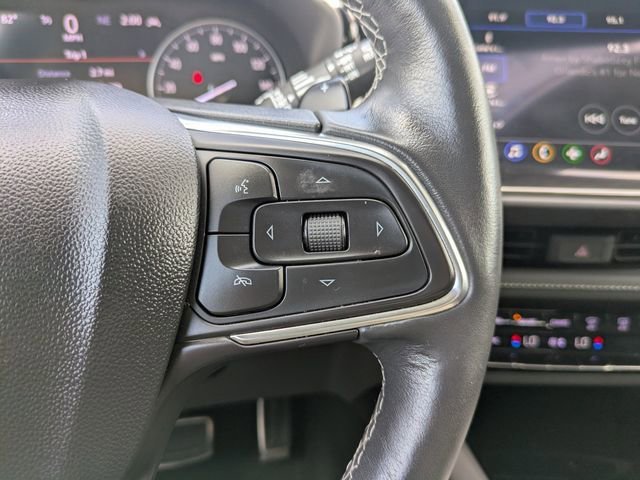 Used 2023 Summit White Buick Essence image 32