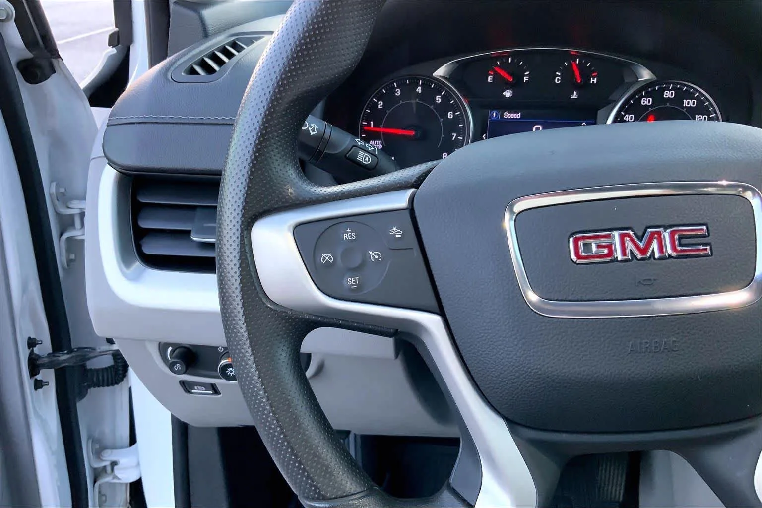 Used 2022 Summit White GMC SLE image 21