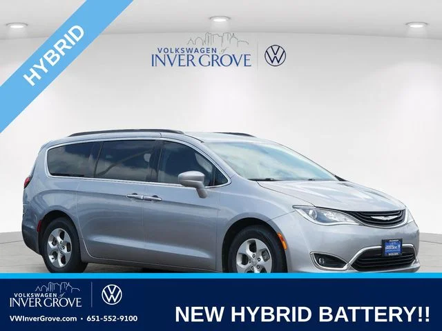 Used 2017 Silver Chrysler Premium image 1