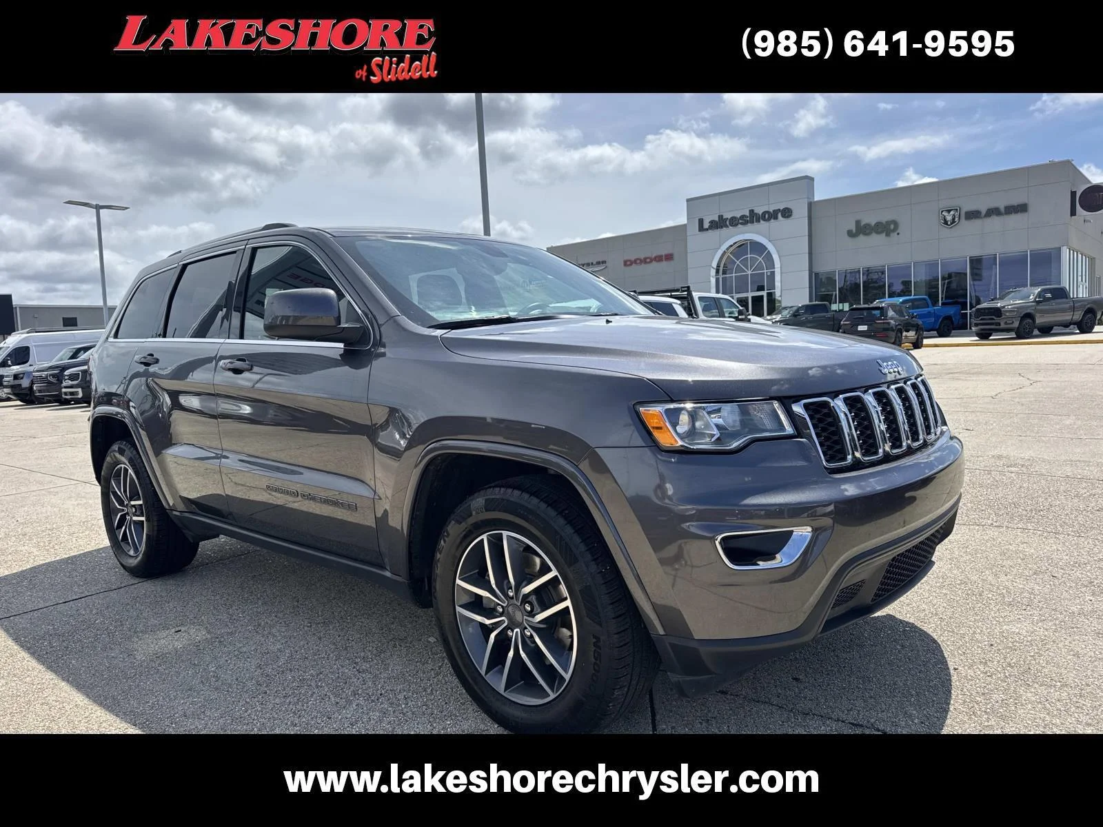 Used 2019 Granite Crystal Metallic Clearcoat Jeep Laredo E 4x2 image 1