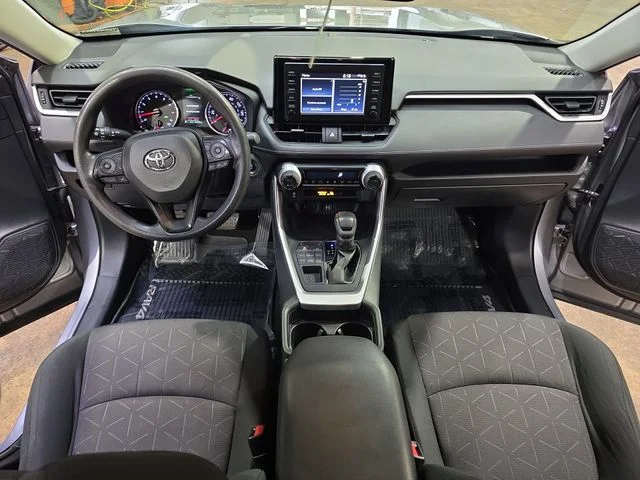 Used 2019 Silver Toyota XLE image 10
