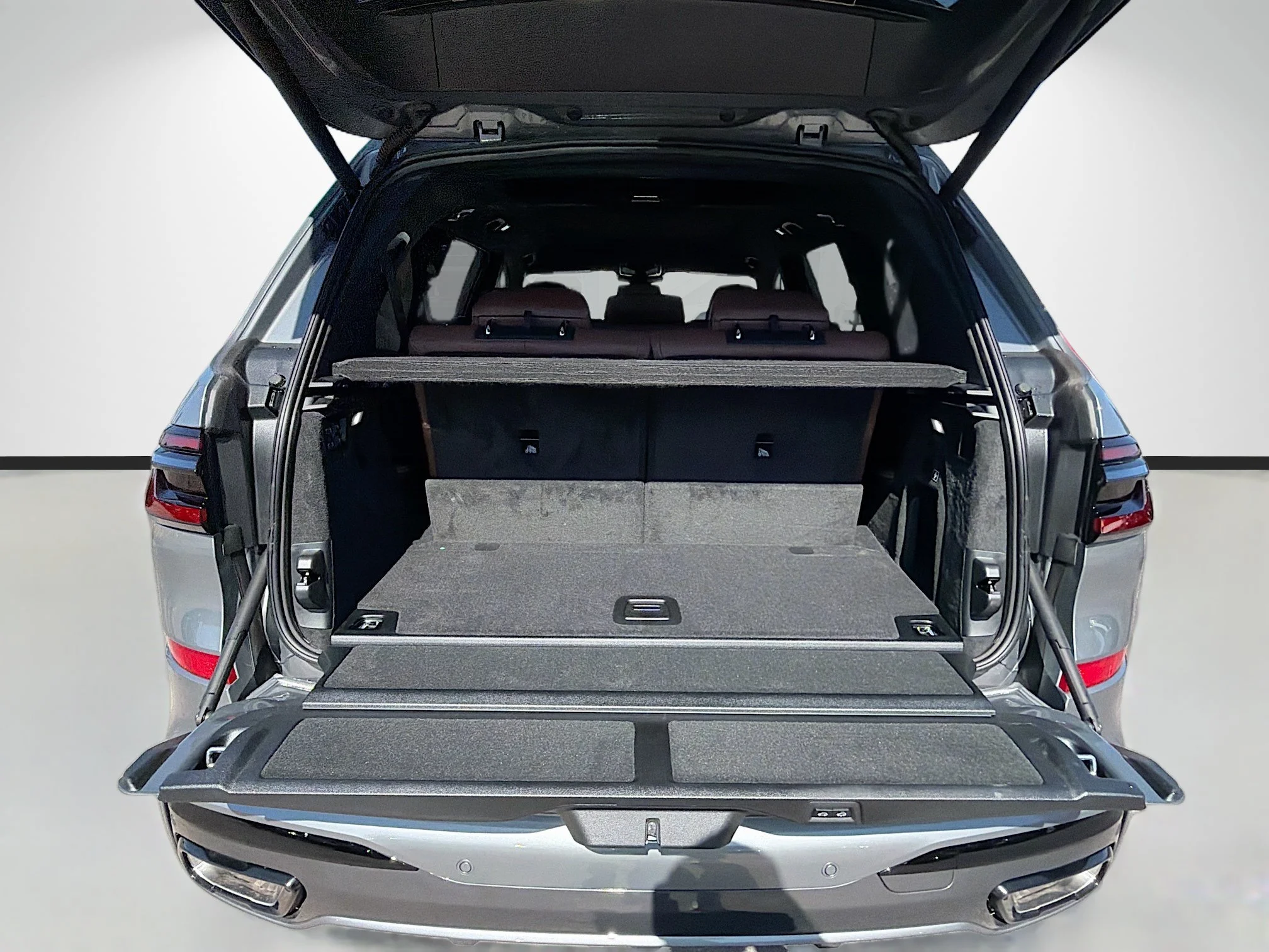 New 2027 Skyscraper Grey Metallic BMW xDrive40i image 11