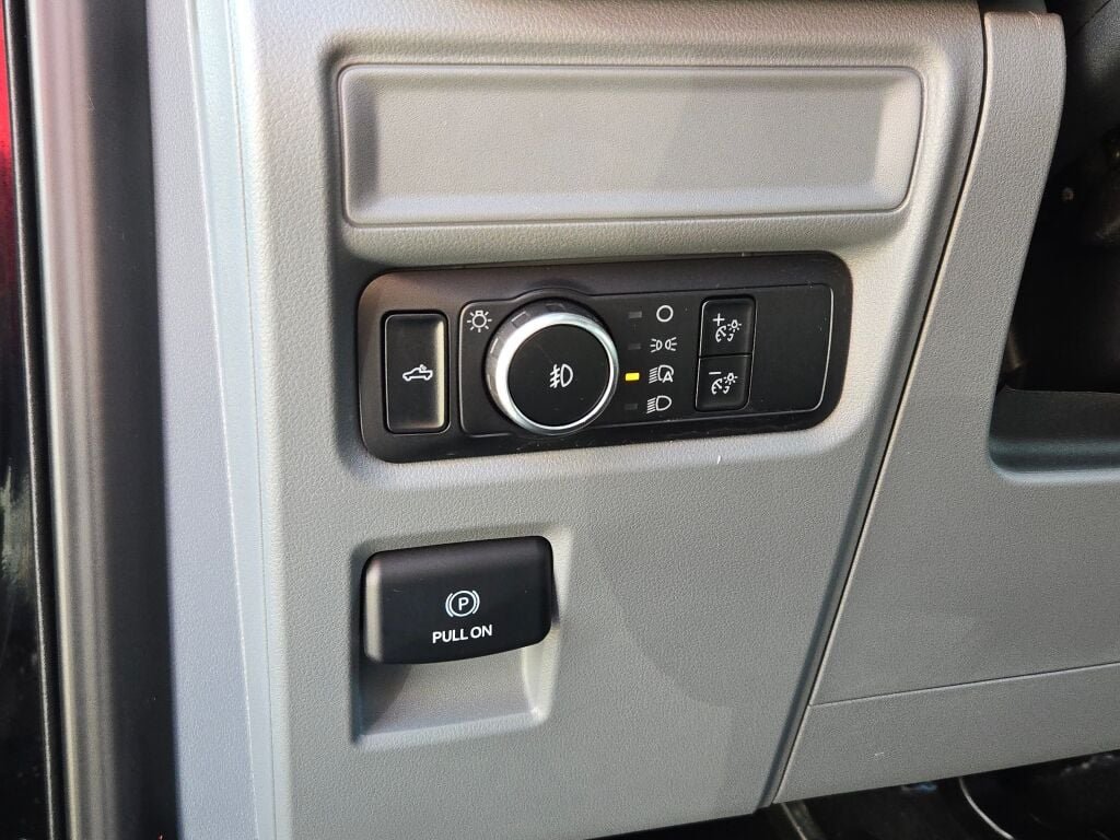 Used 2024 Black Ford XLT image 23