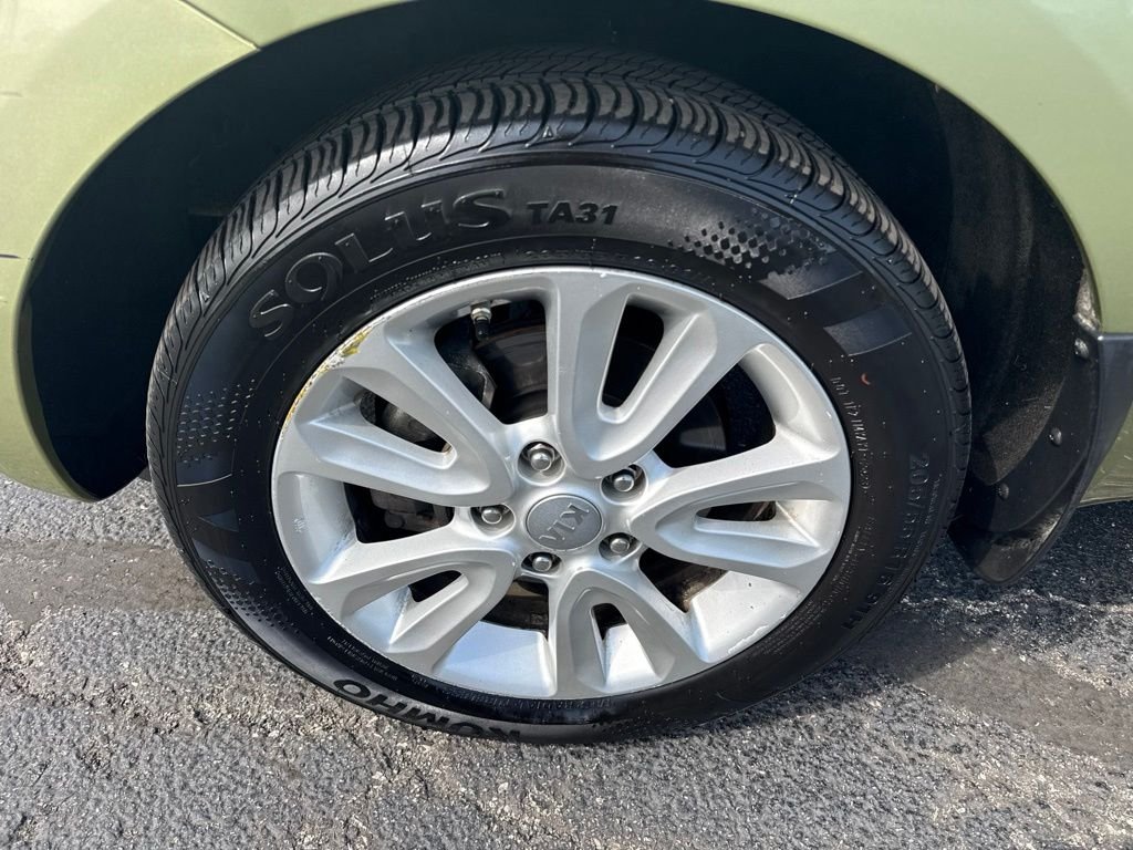 Used 2012 Green Kia Plus image 9