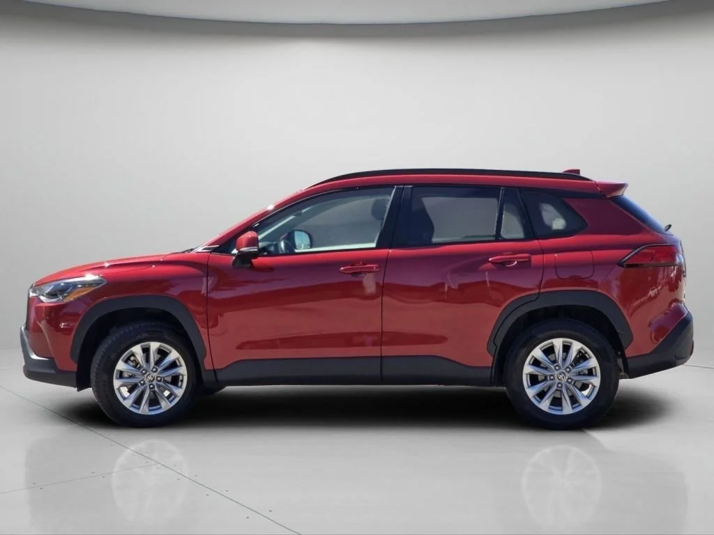 Used 2022 Barcelona Red Metallic Toyota LE image 19