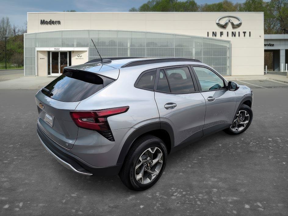 Used 2025 Sterling Gray Metallic Chevrolet LT image 4