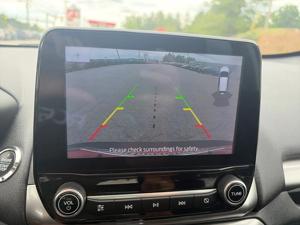 Used 2021 Red Ford SE image 20