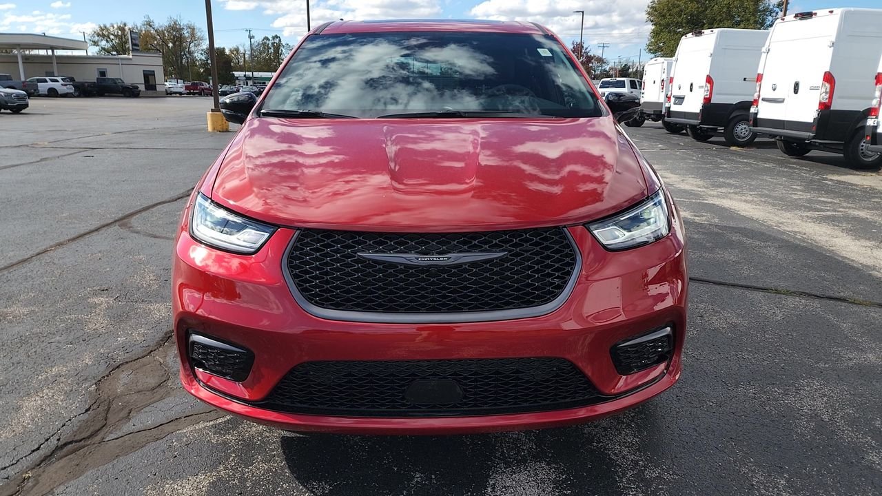 New 2026 Red Hot Pearl-Coat Exterior Paint Chrysler Select image 3