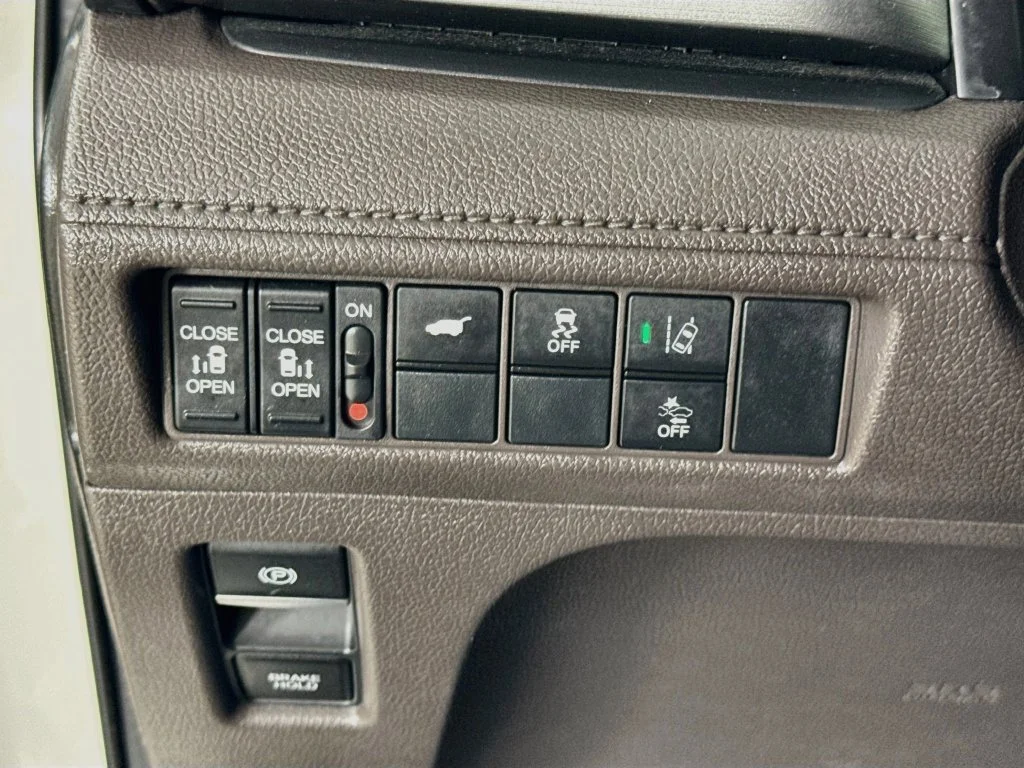 Certified Used 2018 White Honda EX-L image 13