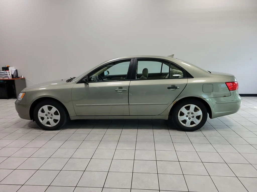 Used 2010 Beige Hyundai GLS image 8