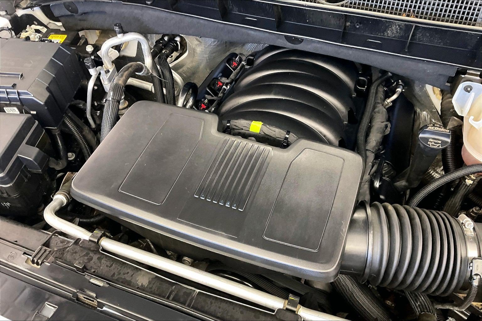 Used 2025 Summit White Chevrolet LT image 32