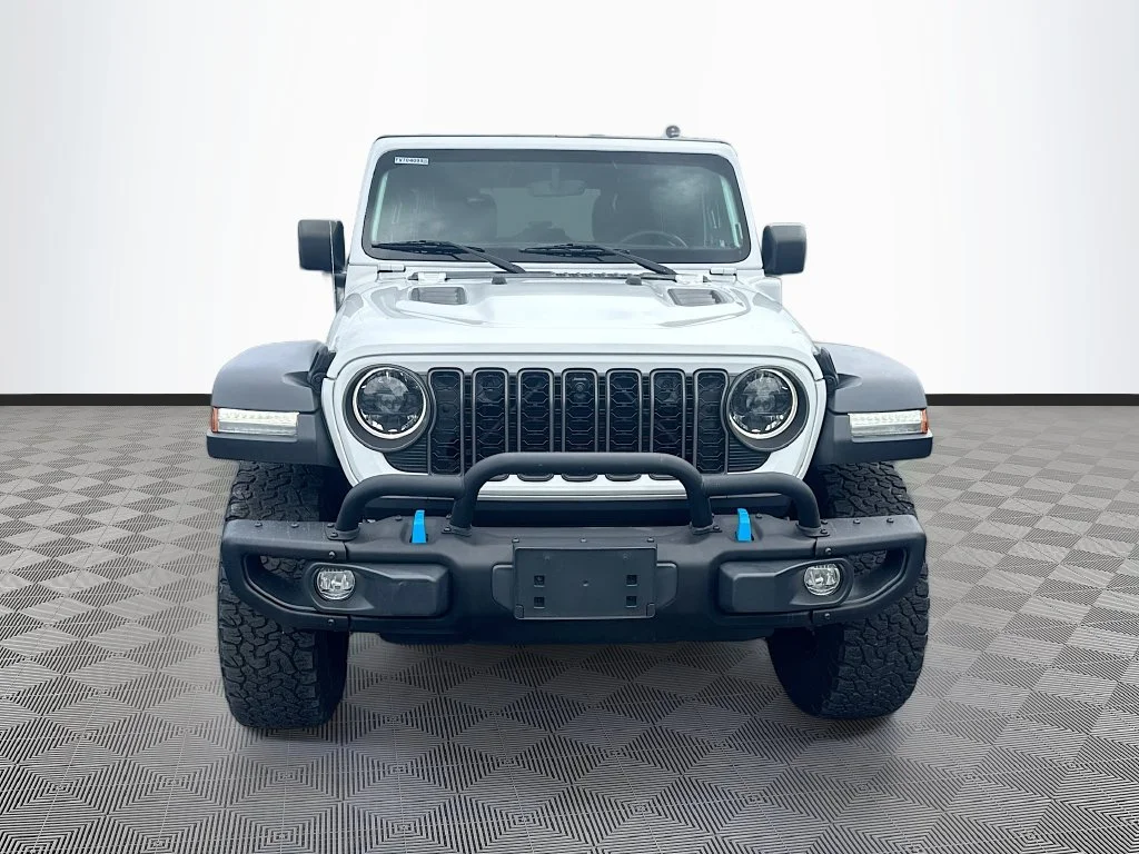 Used 2023 White Jeep Rubicon 20th Anniversary Edition 4xe image 2