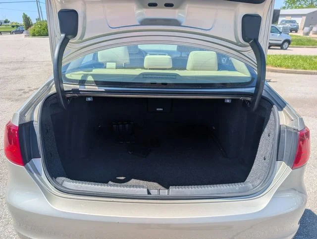 Used 2014 Silver Volkswagen 1.8T SE image 18