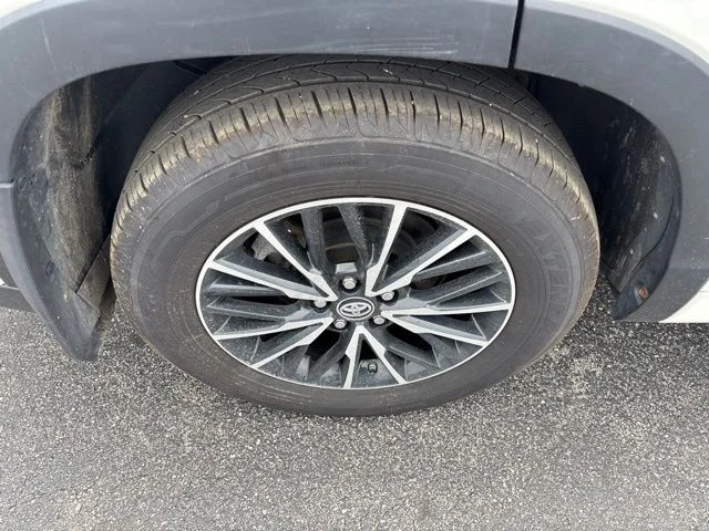 Used 2018 Blizzard Pearl Toyota Limited image 9
