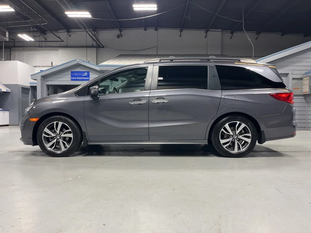 Used 2022 Modern Steel Metallic Honda Touring image 4