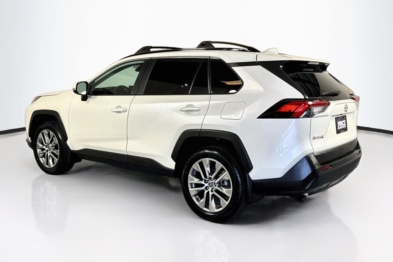Used 2022 Blizzard Pearl Toyota XLE Premium image 7