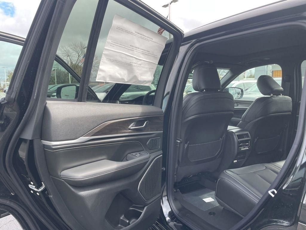 New 2026 Diamond Black Crystal Pearl-Coat Exterior Paint Jeep Limited Reserve image 29