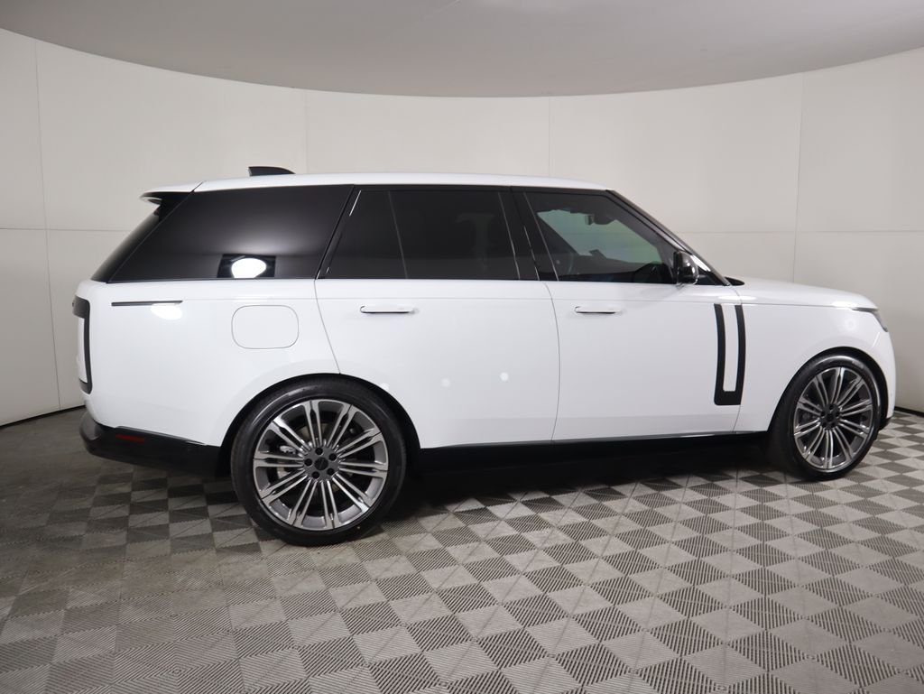 New 2026 Fuji White Land Rover SE image 4