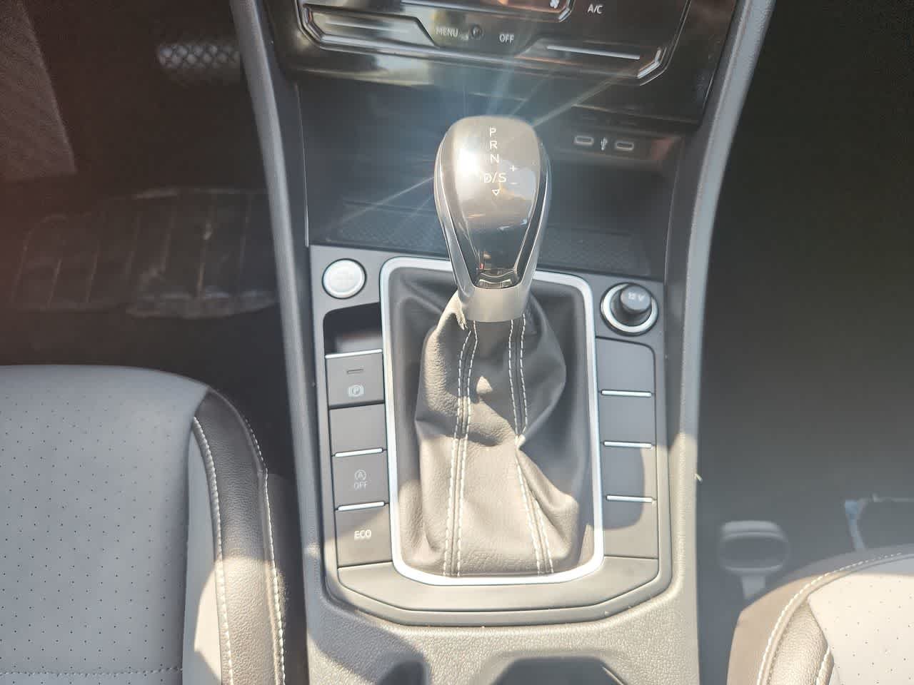 2025 Volkswagen Jetta SE - Photo 19
