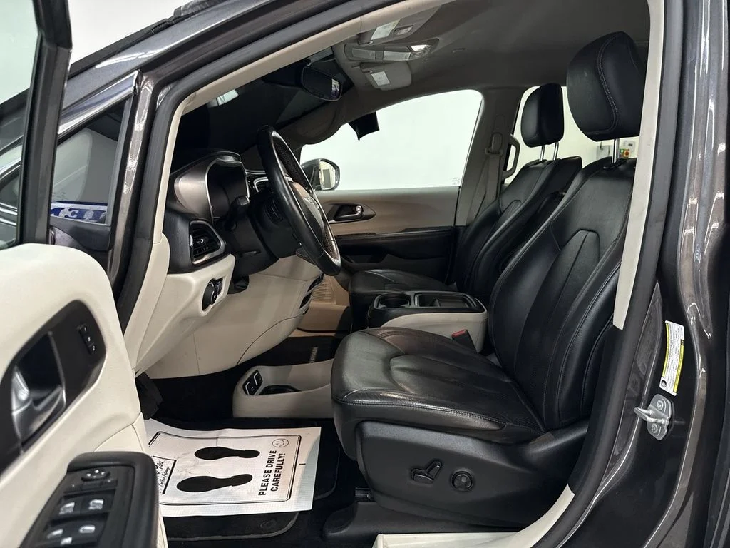 Used 2020 Crystal Metallic Chrysler Touring L image 12