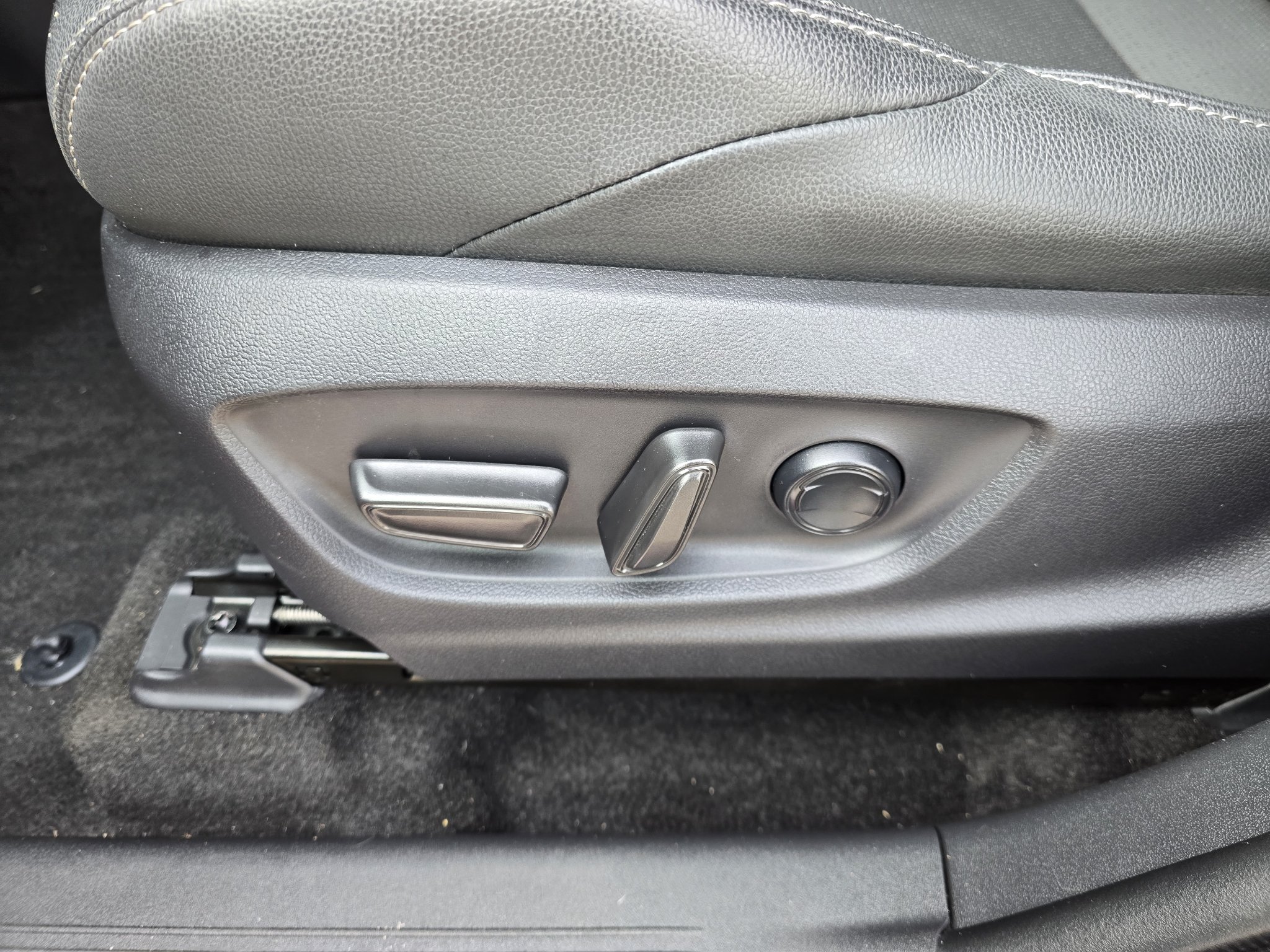 Used 2023 Elemental Red Pearl 2-Tone Subaru Touring image 17
