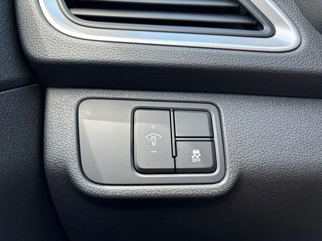 Used 2022 Gray Hyundai SE image 26