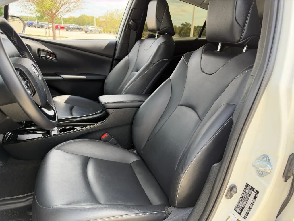 Used 2020 White Toyota XLE image 26