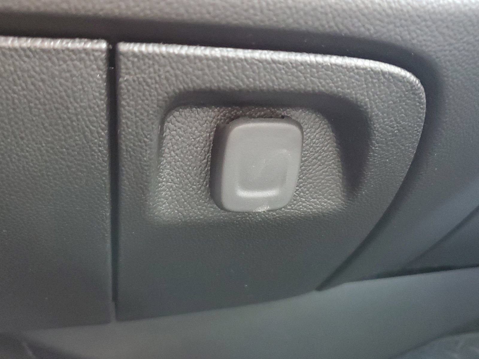 Used 2018 Red Chevrolet Custom image 22