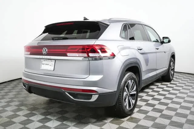 Certified Used 2025 Silver Mist Metallic Volkswagen 2.0T SE image 24