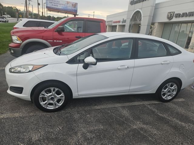 Used 2016 White Ford SE image 8
