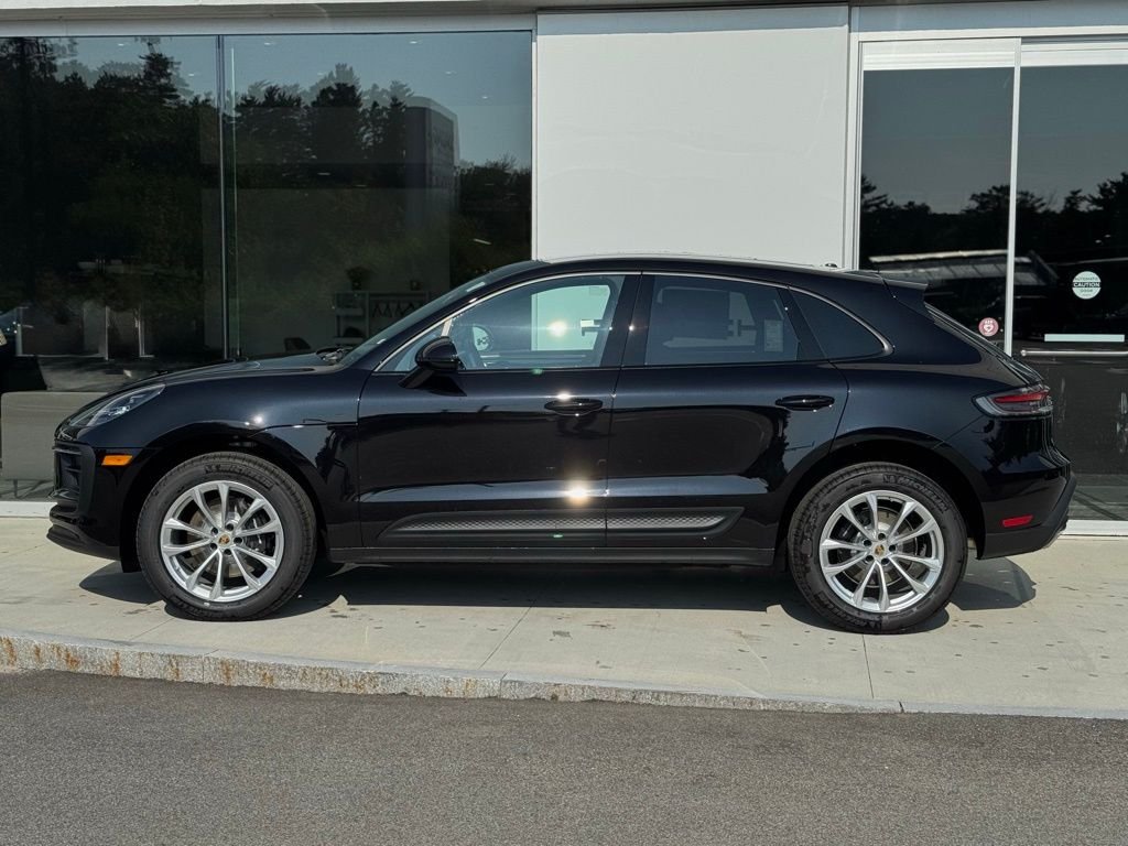 2025 Porsche Macan - Photo 2