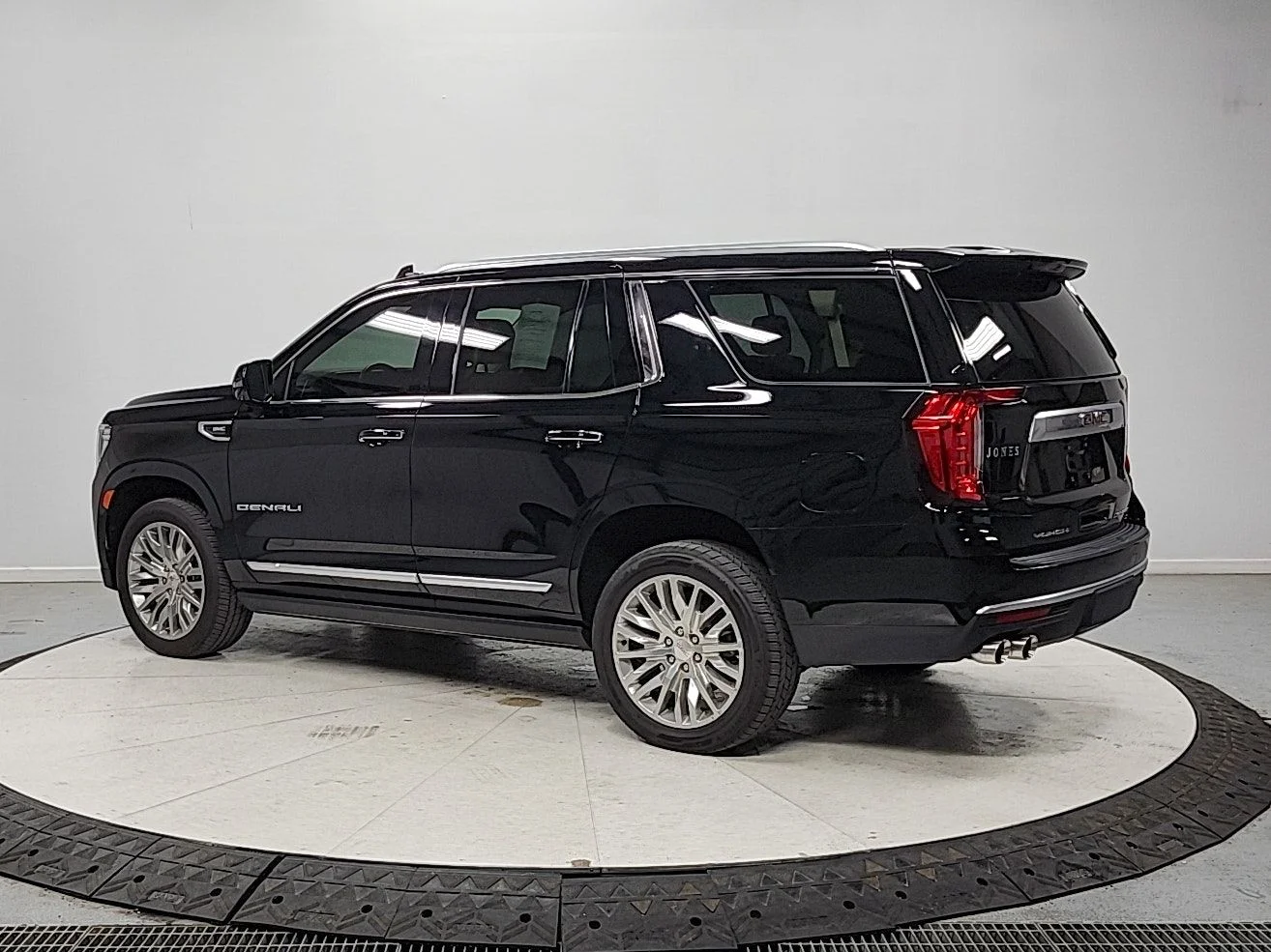 Used 2023 Black GMC Denali image 5