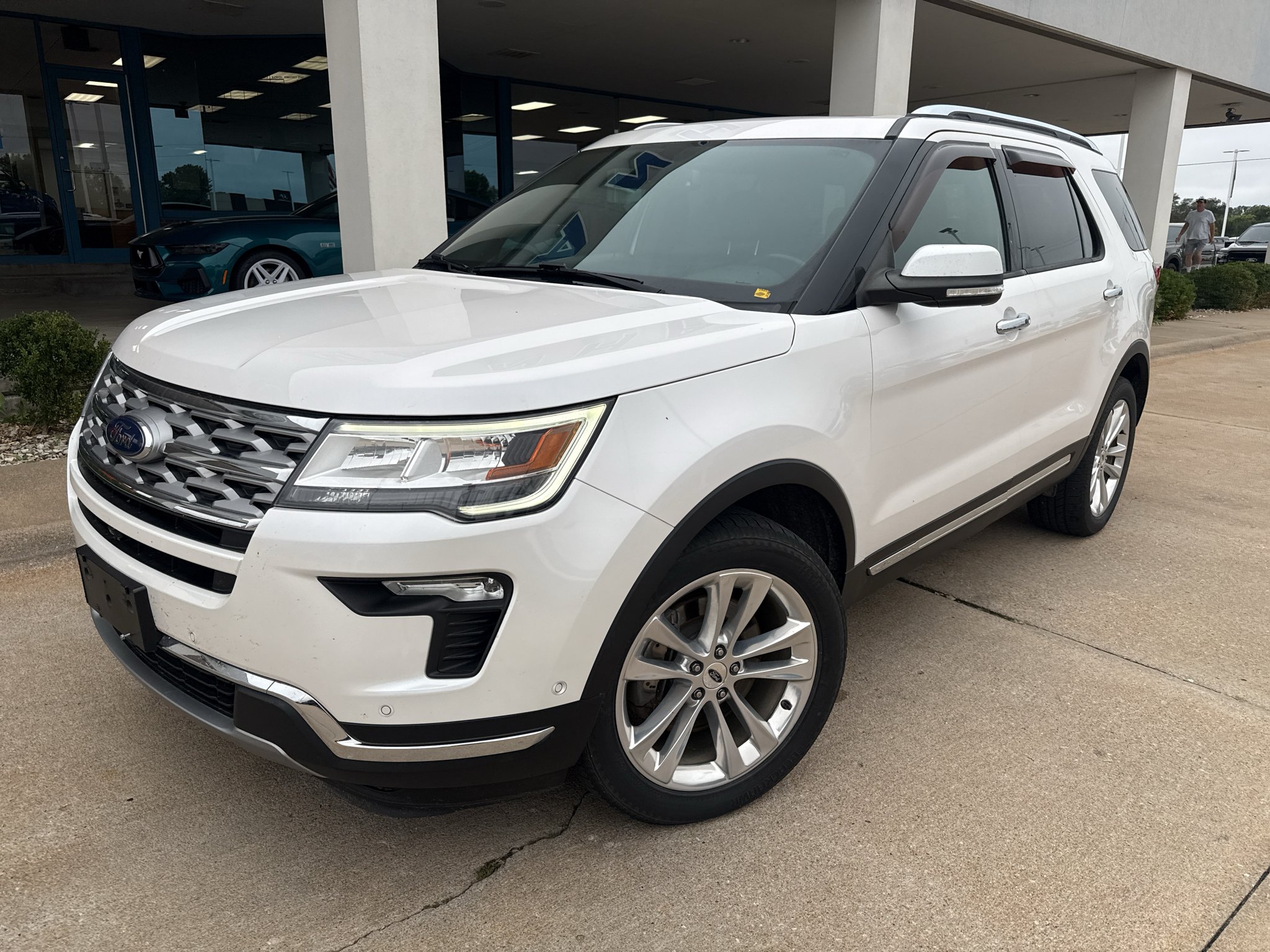 Used 2018 White Platinum Metallic Tri-Coat Ford Limited image 9