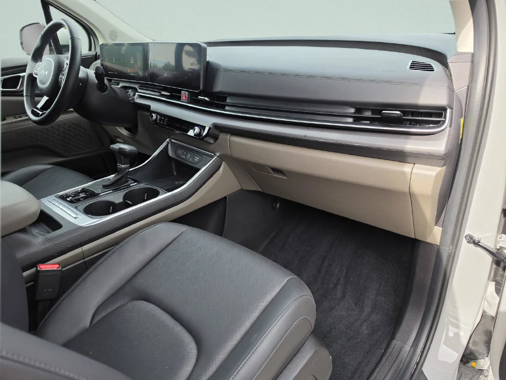 Used 2025 White Kia EX image 19