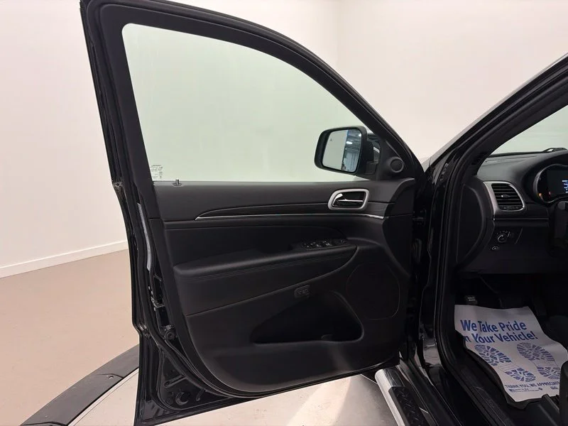 Used 2022 Black Jeep Limited image 21