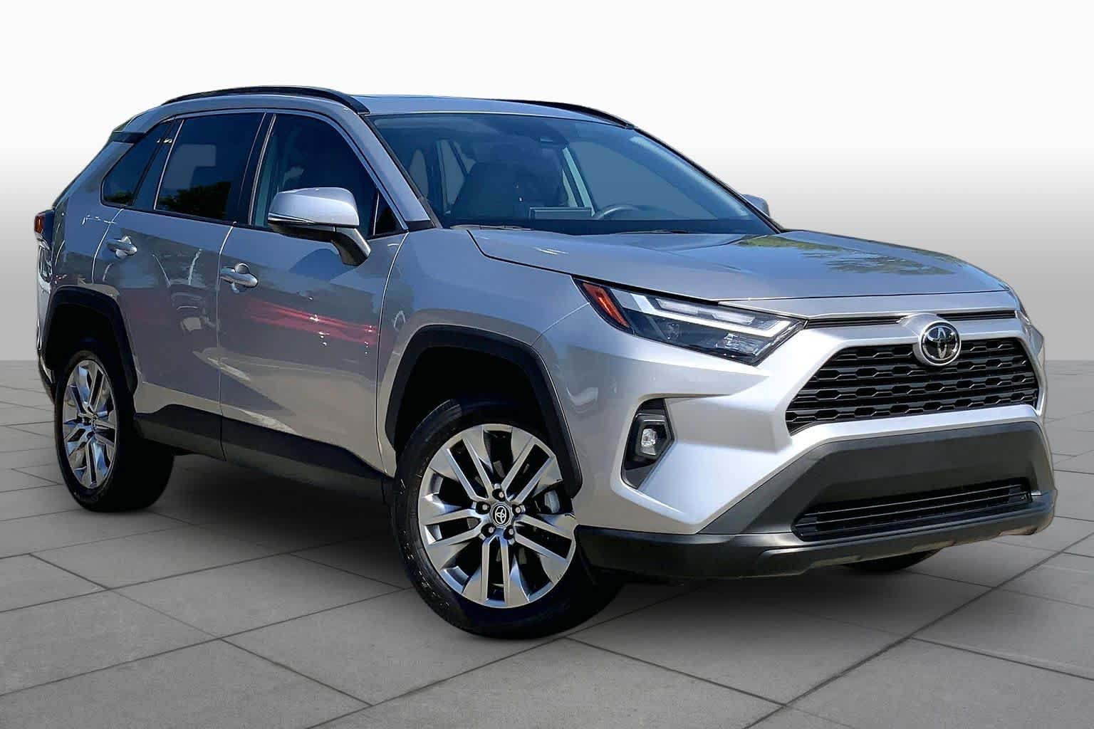 Used 2024 Silver Sky Metallic Toyota XLE Premium image 3
