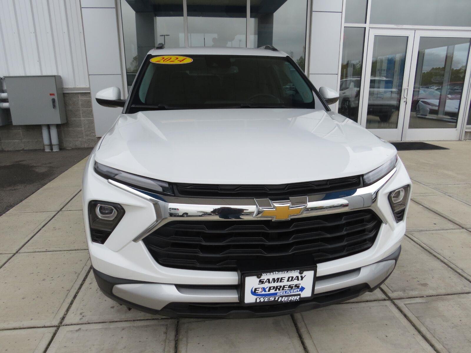 Used 2024 Summit White Chevrolet LT image 3