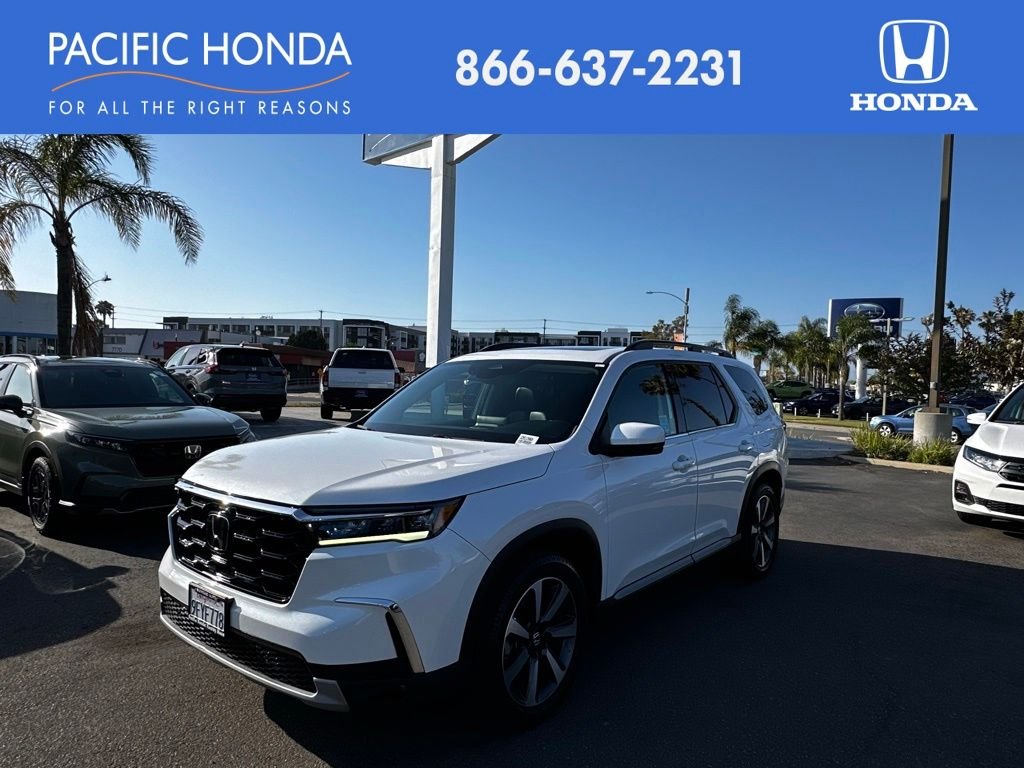 2023 Honda Pilot Touring 2WD's photo